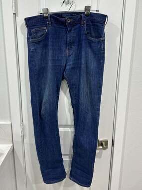 Patagonia Men's Straight Fit Dark Wash Denim Jeans 36 x 32